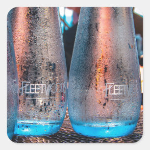 Pegatinas de botellas de agua en el restaurante La