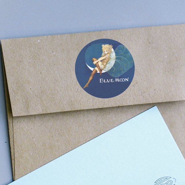 Pegatinas de hadas de la luna azul (Pretty blond fairy on blue moon in silk stockings on round dark blue sticker.)
