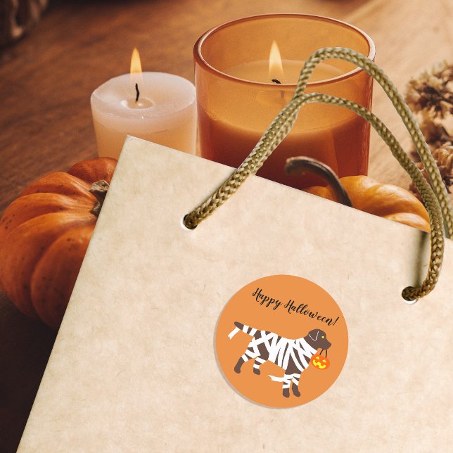 Pegatinas de la momia del chocolate de Halloween L (Halloween Chocolate Labrador Mummy Stickers for Labrador Owners.  Personalized.  Funny dog design.)