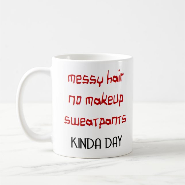 peinado desordenado como taza de café día (Izquierda)
