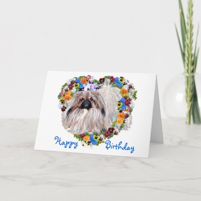 Pekingese en una tarjeta de cumpleaños con corazón (Anverso)