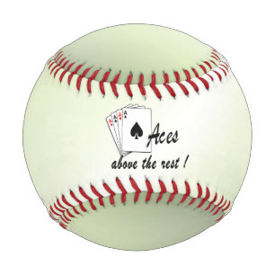 Pelota De Béisbol Aces sobre el resto del verde
