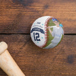 Pelota De Béisbol Foto y número de jugador personalizado<br><div class="desc">Crea un regalo personalizado impresionante para tu pequeño jugador de béisbol o liga favorito con este béisbol personalizado que incluye dos fotos y el nombre, número, nombre del equipo o liga de tu jugador, y el año. ¡Un gran regalo para cumpleaños, Navidades o el fin de la temporada de béisbol!...</div>