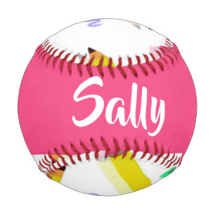 Pelota De Béisbol Lápices amarillos y raspones en blanco