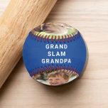 Pelota De Béisbol Las mejores fotos del abuelo azules<br><div class="desc">Celebra un abuelo amante del béisbol con este "grand slam" personalizado de béisbol azul con texto blanco. Se puede personalizar fácilmente con dos fotos (recortar a una orientación vertical o cuadrada con el sujeto en el medio antes de subir para obtener el mejor resultado), personalizar la expresión "Te amo" o...</div>