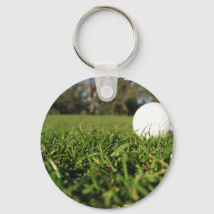 Pelota de golf en llavero del campo de golf