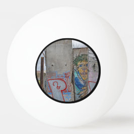 Pelota De Ping Pong arte de grafiti en el muro de Berlín