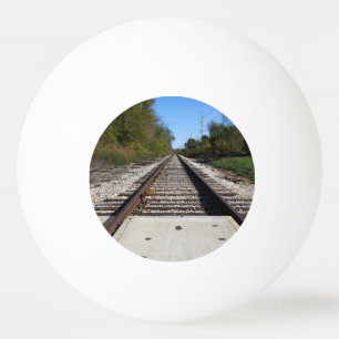 Pelota De Ping Pong Foto de pistas de tren ferroviario