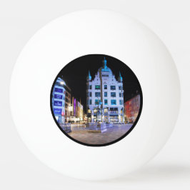 Pelota De Ping Pong Plaza de la Ciudad de Copenhague por la noche