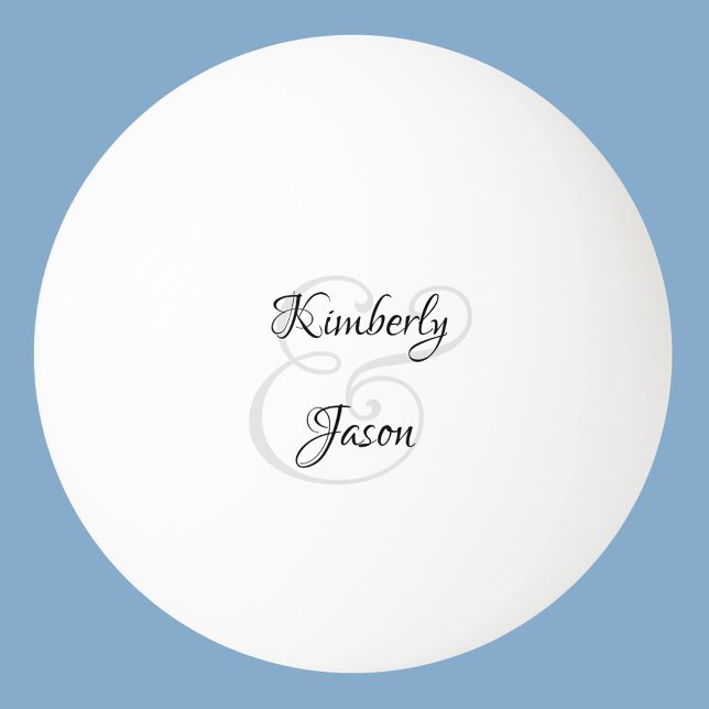 Pelota De Ping Pong Sus nombres con letra script en negro y gris (Subido por el creador)