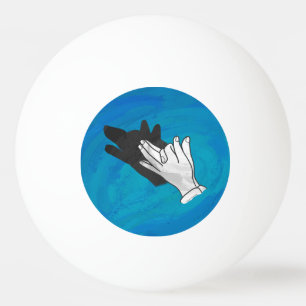 Pelota De Ping Pong Wolf Shadow sobre el azul