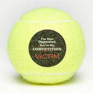 Pelota de tenis competitiva de la cita divertida