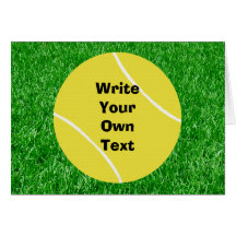 Pelota de tenis en césped