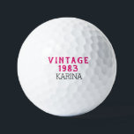 Pelotas De Golf Birthday Golfer Funny 40 Pink Black<br><div class="desc">¡Feliz 40 cumpleaños! Vintage 1983,  rosa,  negro Par 40 bola de golf. Gracioso cumpleaños 40. Perfecto para ella,  esposa,  hermana,  madre,  pareja. La idea de regalo de Golfer. Personalizarlo con un nombre.</div>