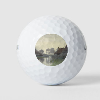 Pelotas De Golf Casas Boer en el agua en la niebla matutina