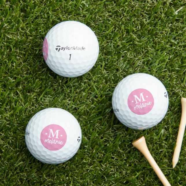 Pelotas De Golf Círculo rosado monogramo personalizado de 1 letra (Césped in situ)