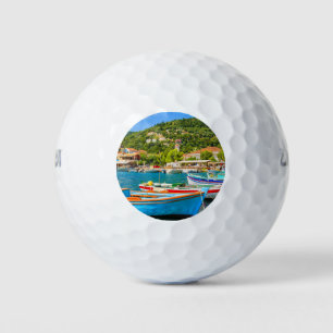 Pelotas De Golf Coloridos barcos de pesca griegos en el puerto de 