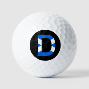 Pelotas De Golf D Monograma sobrepuesto sobre la bandera escocesa