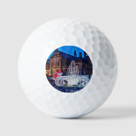 Pelotas De Golf Decoración frente al ayuntamiento