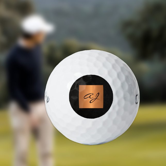 Pelotas De Golf Elegante monograma negro dorado personalizado (Subido por el creador)