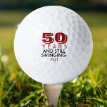 Pelotas De Golf Famoso Golf Balls 50 cumpleaños fiesta Monogramada<br><div class="desc">Tu golfista que cumple cincuenta años se reirá de estas bolas de golf personalizadas. Presenta un diseño con un texto que dice "50 años y sigue balanceándose". (Puede cambiar el número a cualquier año y color según su elección.) Personalizar con iniciales, nombre o fecha monocroma. Ideal para un regalo o...</div>