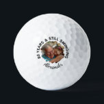 Pelotas De Golf Funny 80th Birthday todavía balanceando foto y nom<br><div class="desc">Celebra su 80º estilo de golf con este divertido diseño de "80 años y cantos rodados" que rodea tu propia foto y termina con un nombre personalizado. Crea un recuerdo memorable para los papás, abuelos y amantes del golf que mezcla el humor, la memoria familiar y el amor por el...</div>