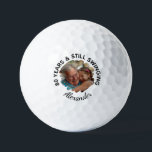 Pelotas De Golf Funny 80th Birthday todavía balanceando foto y nom<br><div class="desc">Celebra su 80º estilo de golf con este divertido diseño de "80 años y cantos rodados" que rodea tu propia foto y termina con un nombre personalizado. Crea un recuerdo memorable para los papás, abuelos y amantes del golf que mezcla el humor, la memoria familiar y el amor por el...</div>