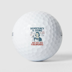Pelotas De Golf La Democracia Está Muriendo Pero Hey Bonitos Fuego