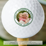 Pelotas De Golf MEJOR GRANDPA DE PAR Photo Green Personalizado<br><div class="desc">Crea un personalizado de bolas de fotogolf personalizadas para un abuelo golfista con el gracioso título editable BEST GRANDPA BY PAR y nombre(s) u otro texto personalizado mostrado en un color de texto verde editable que puedes cambiar a un color complementario de tu imagen, su bolso de golf o su...</div>