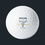 Pelotas De Golf Monograma de Groomsmen personalizado occidental<br><div class="desc">Regalos personalizados para los padrinos con tema de vaquero del oeste. Decorada con gorra de vaquero con letra occidental vintage. El texto y el color de fondo son editables utilizando la herramienta de diseño para que se ajuste a su ocasión. Obtén este regalo de personalizar para boda, despedida de soltero,...</div>