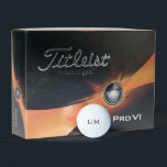 Pelotas De Golf Monograma inicial personalizado del personalizado<br><div class="desc">Personalizado bola de golf con un diseño sencillo pero elegante con su monograma de dos letras en blanco y negro clásico. Estas pelotas de golf premium y personalizadas son un regalo excelente para tu papá,  esposo,  hermano o cualquier golfista en tu vida.</div>