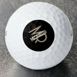 Pelotas De Golf Monograma personalizado blanco negro nombre beige<br><div class="desc">Simple y moderna bola de golf personalizada con un nombre e iniciales.Diseño original de moda en monograma para usted o como un hermoso, útil y reflexivo regalo para un amante del golf querido por usted.Tipografía elegante, elegante, elegante, de fondo negro, blanca y beige.En herramienta de diseño los colores pueden cambiarse.Por...</div>