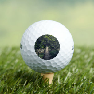 Pelotas De Golf Puente colgante simple río Idrijca, Eslovenia