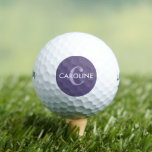 Pelotas De Golf Púrpura inicial clásico moderno<br><div class="desc">Bola de golf inicial con monograma morado con un modelo moderno y un monograma audaz.</div>