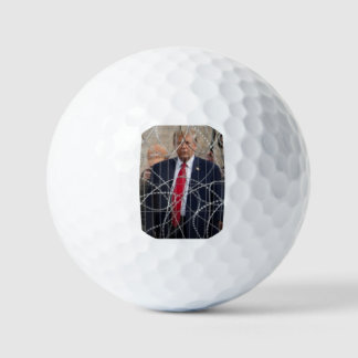 Pelotas De Golf Trump en la frontera