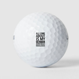 Pelotas De Golf Un pastor alemán gracioso