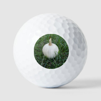 Pelotas De Golf un pequeño calabaza blanca
