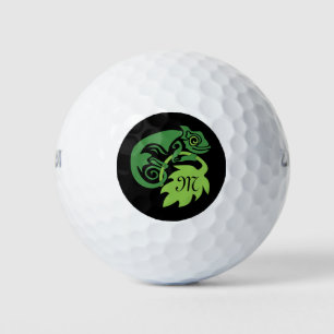 Pelotas De Golf Whimsical Chameleon trepando en el monograma de Ho