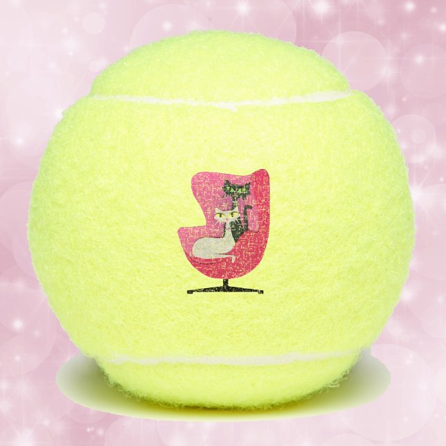 Pelotas De Tenis Dos gatos elegantes de mediados de siglo con presi (Mid century style cats black and white sitting in pink chair on tennis balls.)