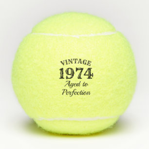 Pelotas De Tenis Funny 50th Birthday 1974 personalizado a la perfec