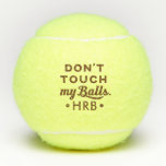 Pelotas De Tenis Funny personalizado no toques mi<br><div class="desc">"No toques mis bolas" cita sobre divertidas pelotas de tenis personalizadas con tu monograma. Humor bruto...  o tomar en serio las reglas de tenis de distanciamiento social,  como lo indica la invitación del funcionario del condado de Nassau en Florida. Tal vez ambas cosas al mismo tiempo.</div>