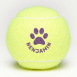 Pelotas De Tenis Mascota de impresión púrpura personalizado Perro<br><div class="desc">Una pelota de tenis impresa en personalizado con el nombre de su mascota y una huella de pata morada. Haga clic en "personalizar más adelante" para cambiar los colores del diseño.</div>