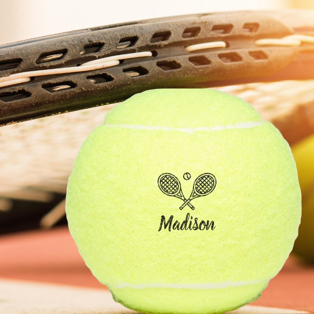 Pelotas De Tenis Monogramado jugador de tenis con nombre personaliz (Score some aces on the court with your own monogrammed tennis balls. Team or single player gift.)