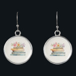 Pendientes Libros Florales<br><div class="desc">Muestra tu amor por la literatura con el montón de libros y aretes, un accesorio encantador y elegante para los amantes de los libros y futuras novias. Con delicados ilustraciones de acuarela pintados a mano de libros antiguos en tonos suaves, azules, verdes y dorados, estos pendientes livianos aportan un toque...</div>
