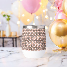 Pentágonos marrones simétricos con bordes trazados