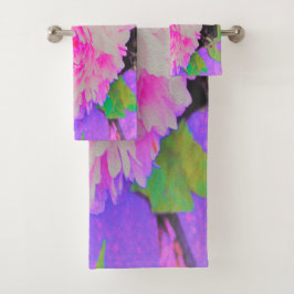 Peonías rosa eléctricas en el colorido jardín