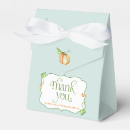 Pequeña calabaza en el camino a la caja de favores