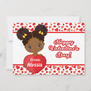 Pequeña Chica afroamericano sosteniendo tarjeta de corazón