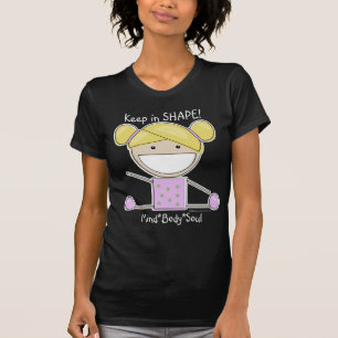 Pequeña Chica de gimnasta con camiseta arriba