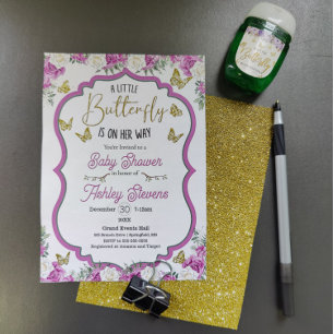 Pequeña invitación a la ducha de bebé con mariposa